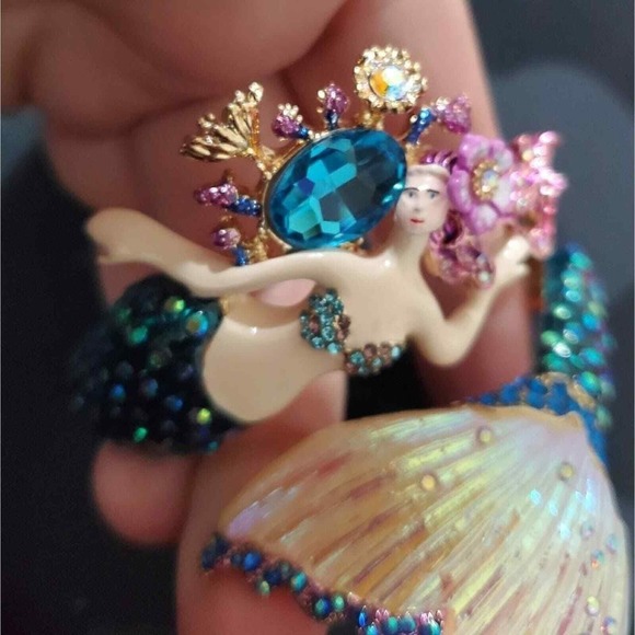 Betsey Johnson Mermaid Tail Bracelet Gold Tone‎ Blue Green Rhinestone Gemstone - Picture 3 of 7